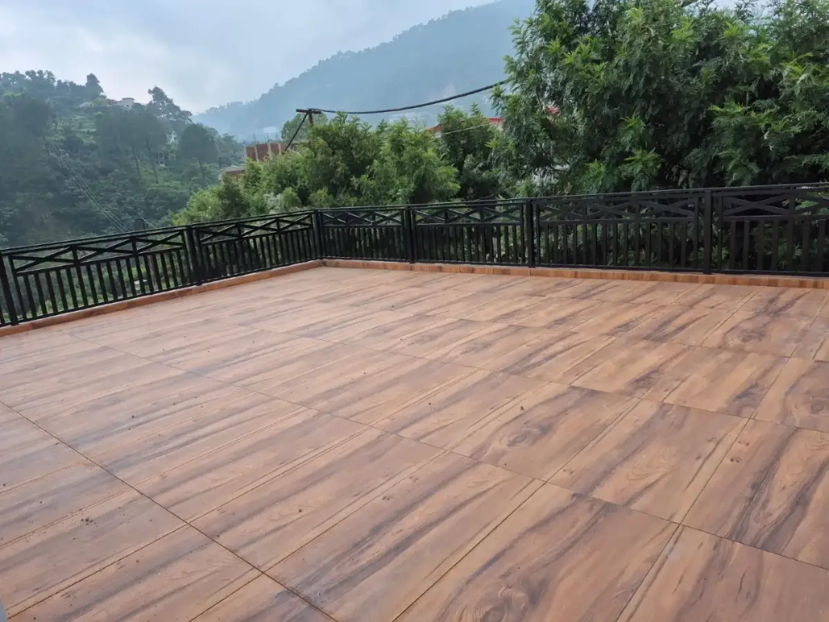 Large rooftop terrace overlooking the hills